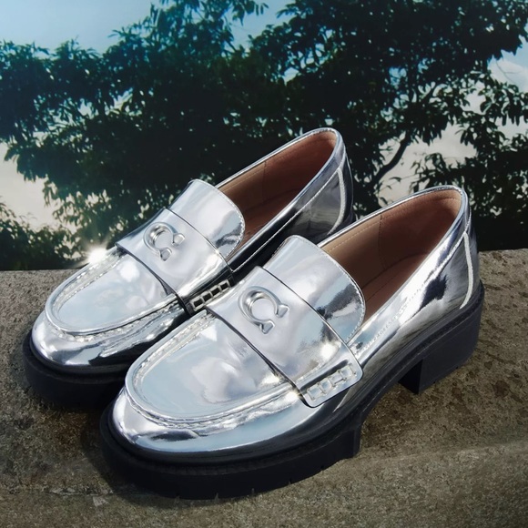 NEW AUTHENTIC COACH METALLIC SILVER LOAFERS SIZE 7 - Picture 1 of 11